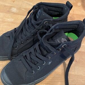 Cariuma Canvas High Sneaker